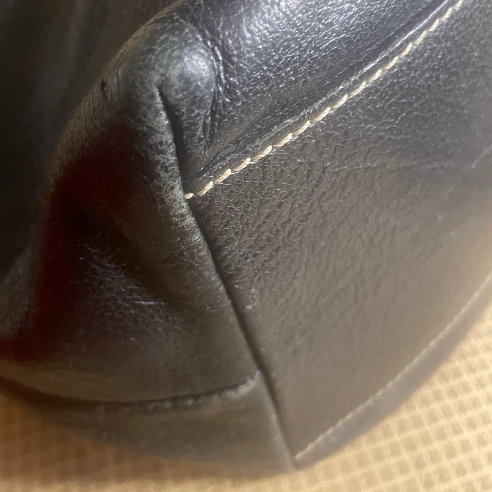 - Dooney & Bourke Large Dillen Bag -GUC - Picture 12 of 16